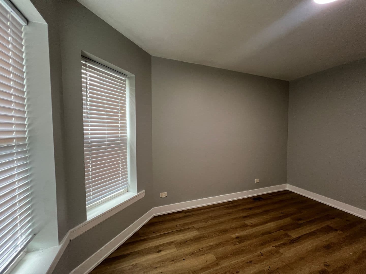 Chicago Apartment: 6804 S Champlain Ave