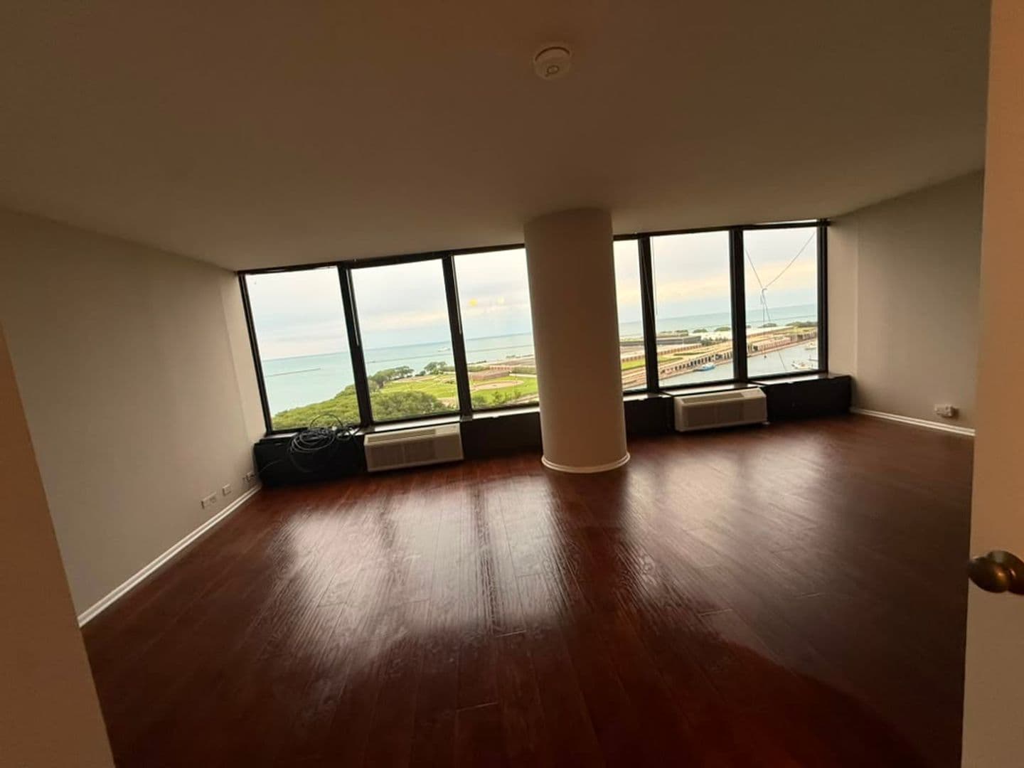 Chicago House: 505 N Lake Shore Dr. 1407-1408