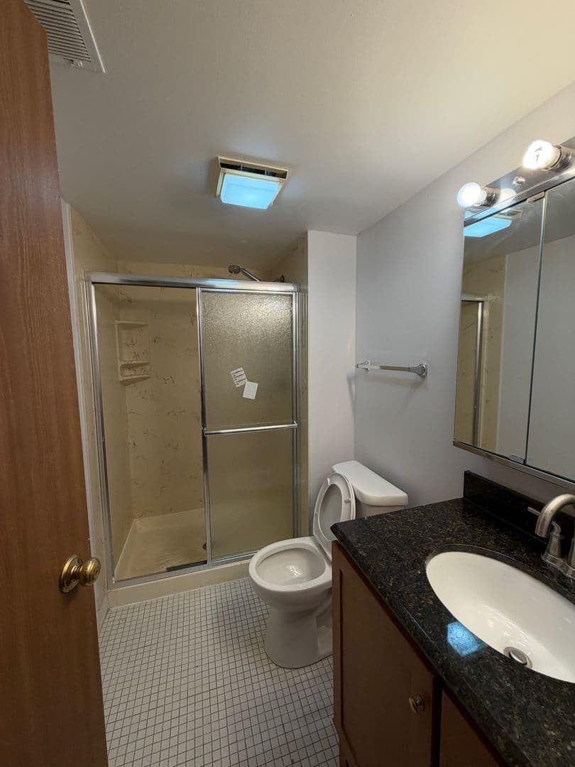 Des Plaines Apartment: 493 Leslie Ct Apt 102