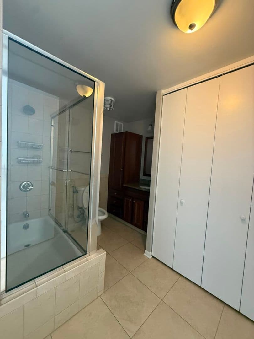 Chicago House: 505 N Lake Shore Dr. 1407-1408
