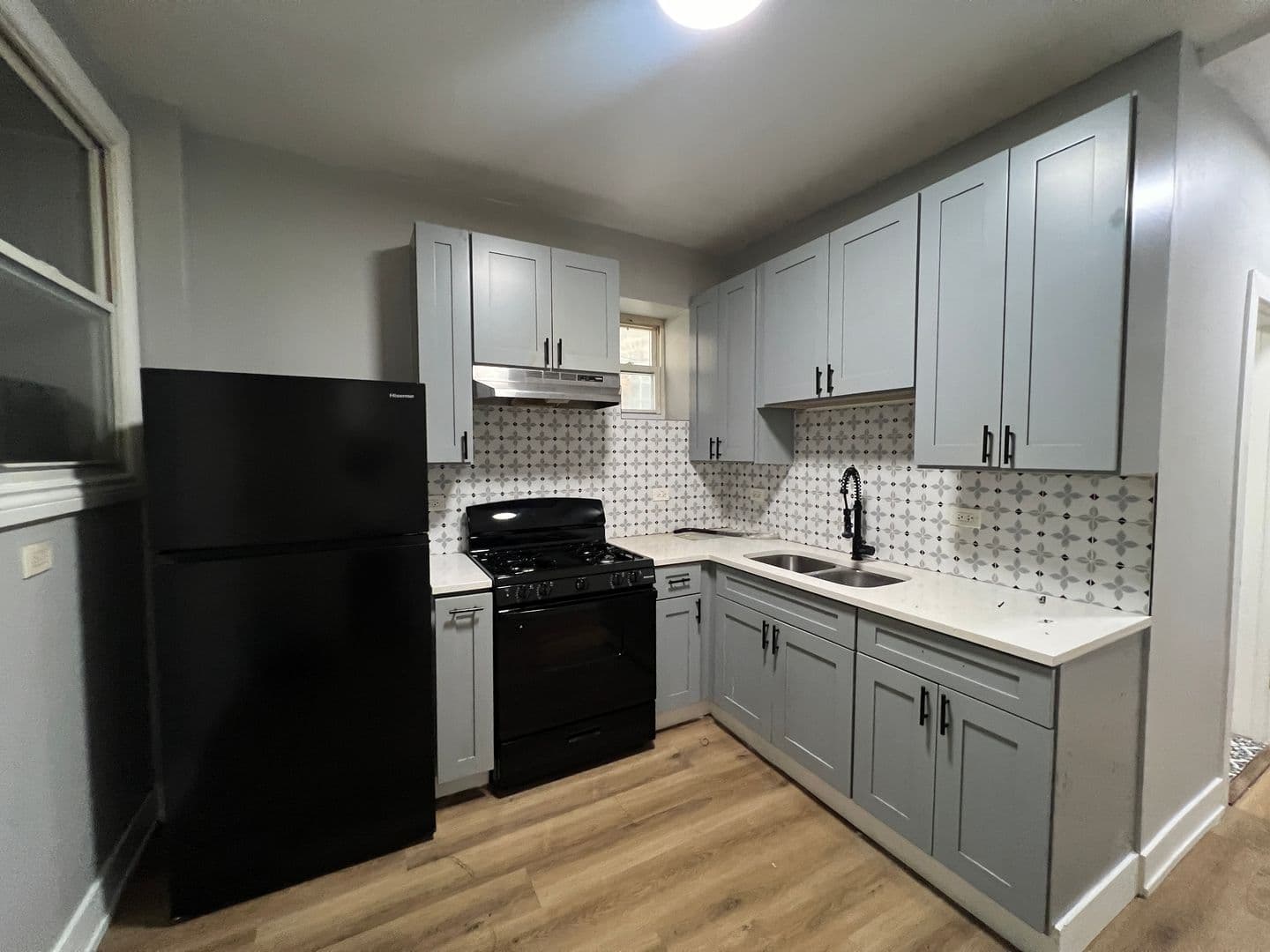 Chicago Apartment: 6804 S Champlain Ave