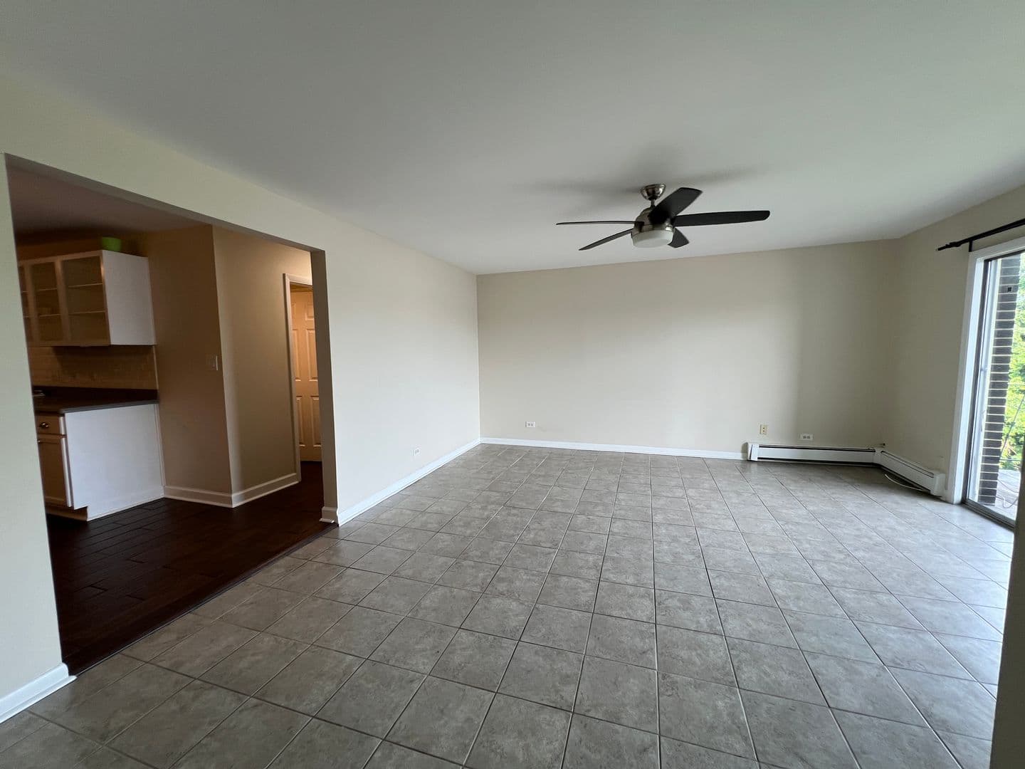 La Grange House: 355 Bluff Ave