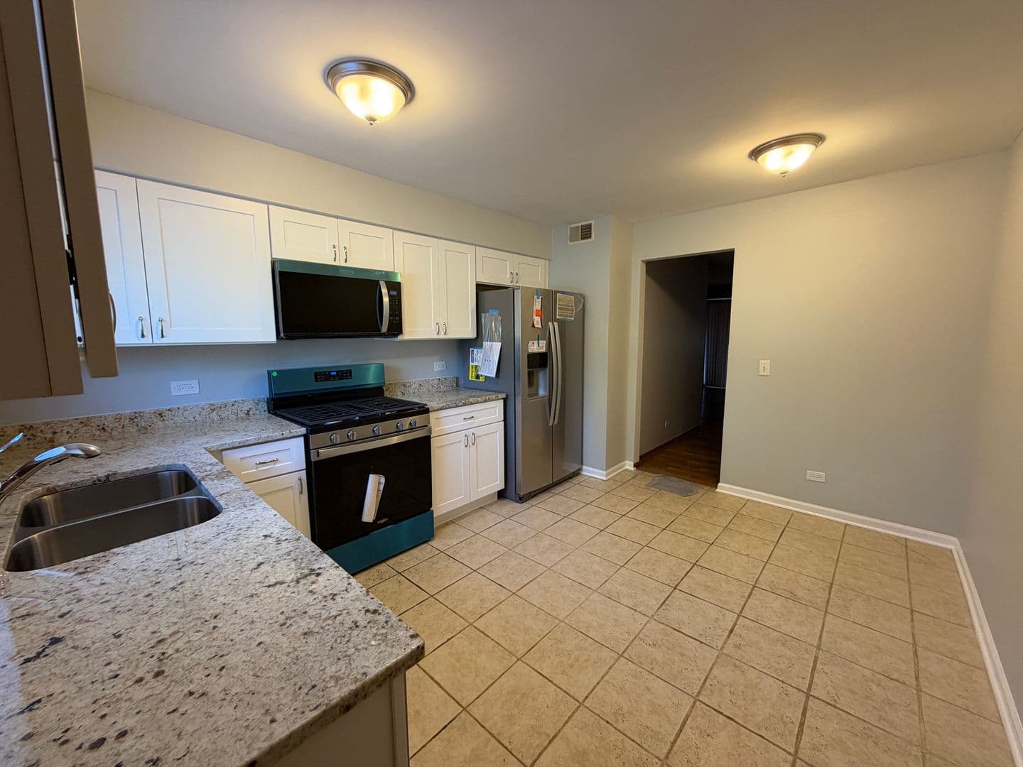Des Plaines Apartment: 493 Leslie Ct Apt 102