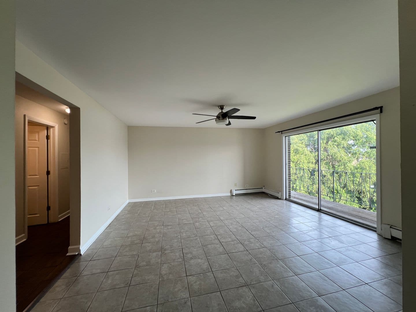 La Grange House: 355 Bluff Ave
