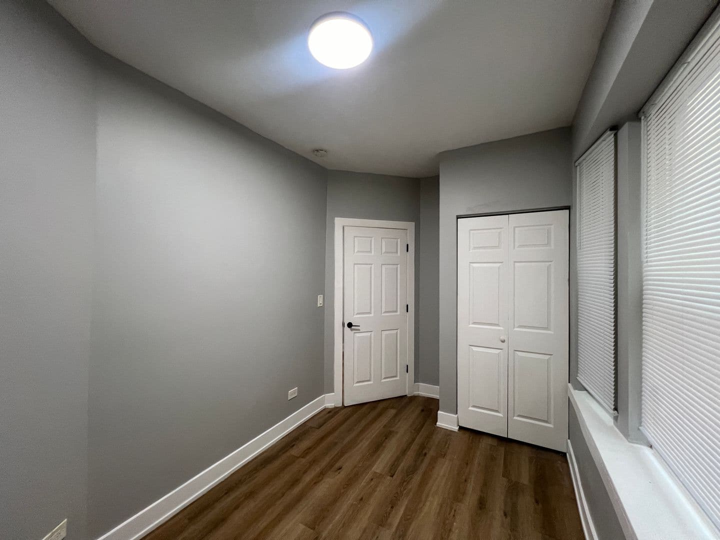 Chicago Apartment: 6804 S Champlain Ave