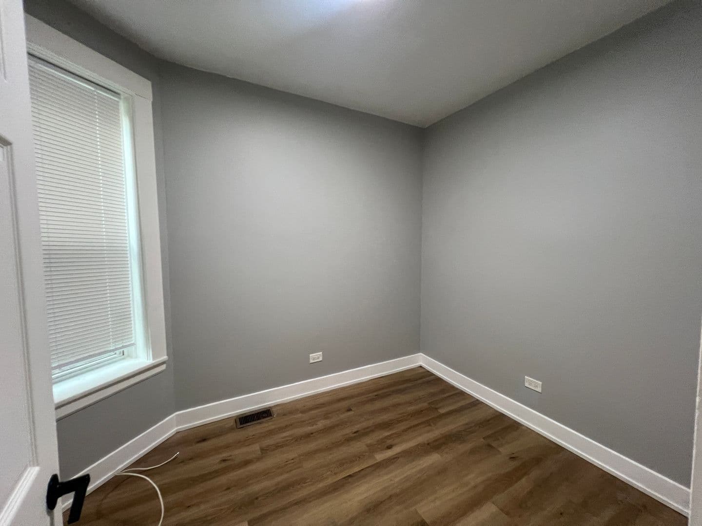 Chicago Apartment: 6804 S Champlain Ave
