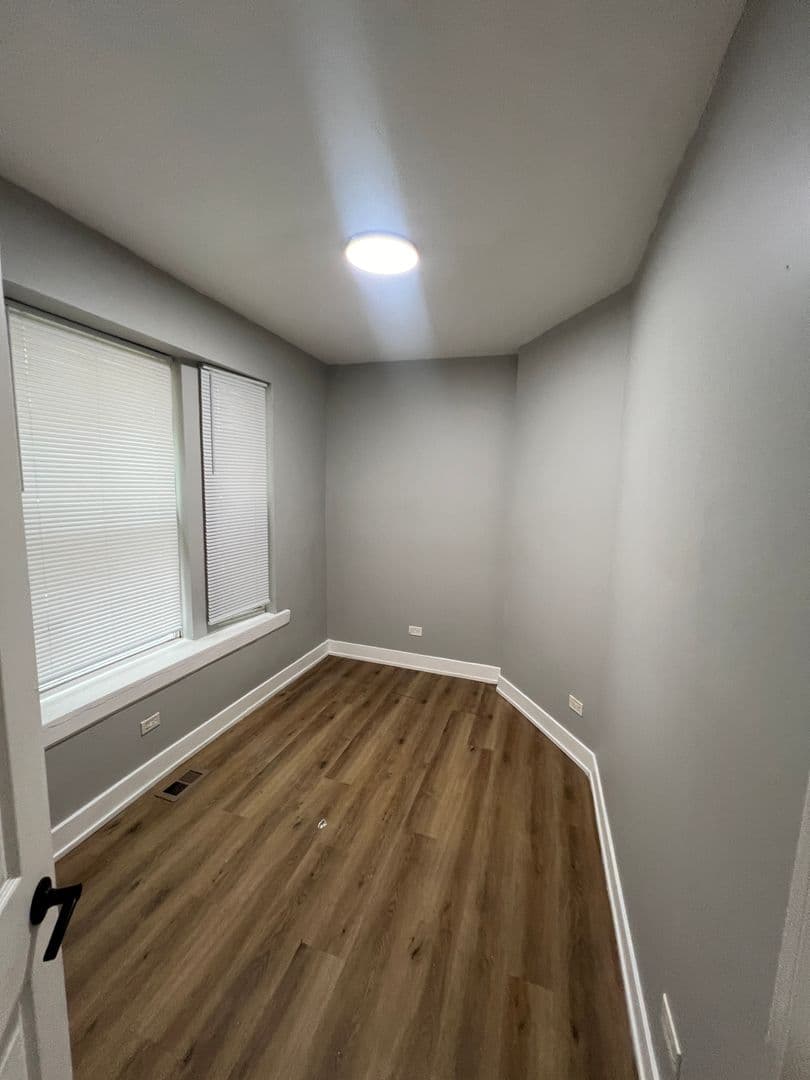 Chicago Apartment: 6804 S Champlain Ave