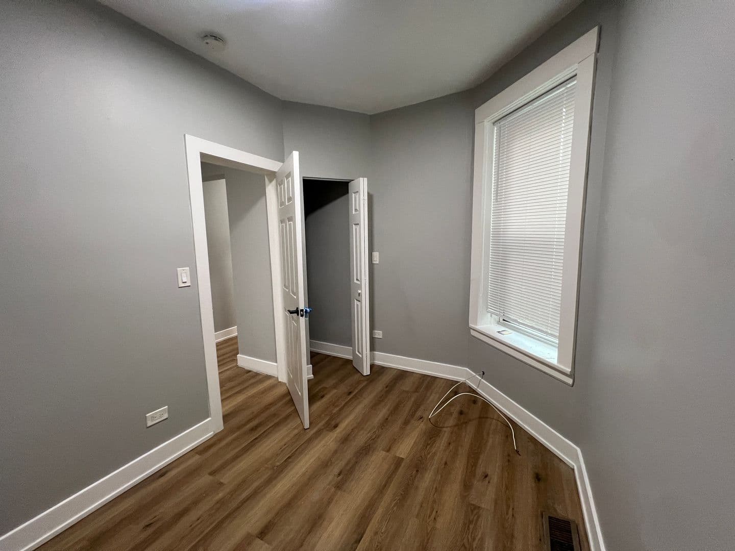 Chicago Apartment: 6804 S Champlain Ave