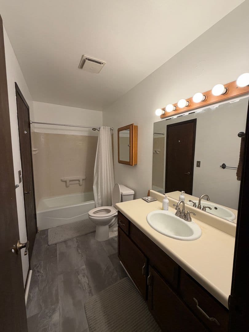 Gurnee House: 338 Belle Plaine Ave