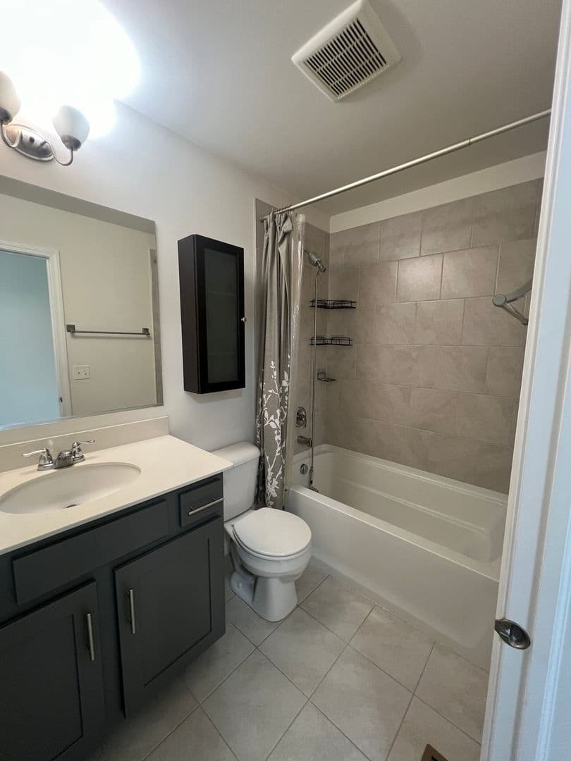Warrenville House: 3s625 Camden St