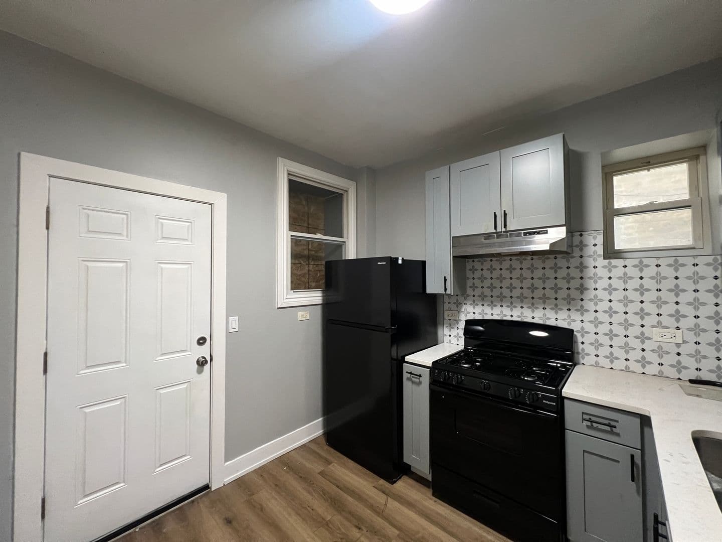 Chicago Apartment: 6804 S Champlain Ave