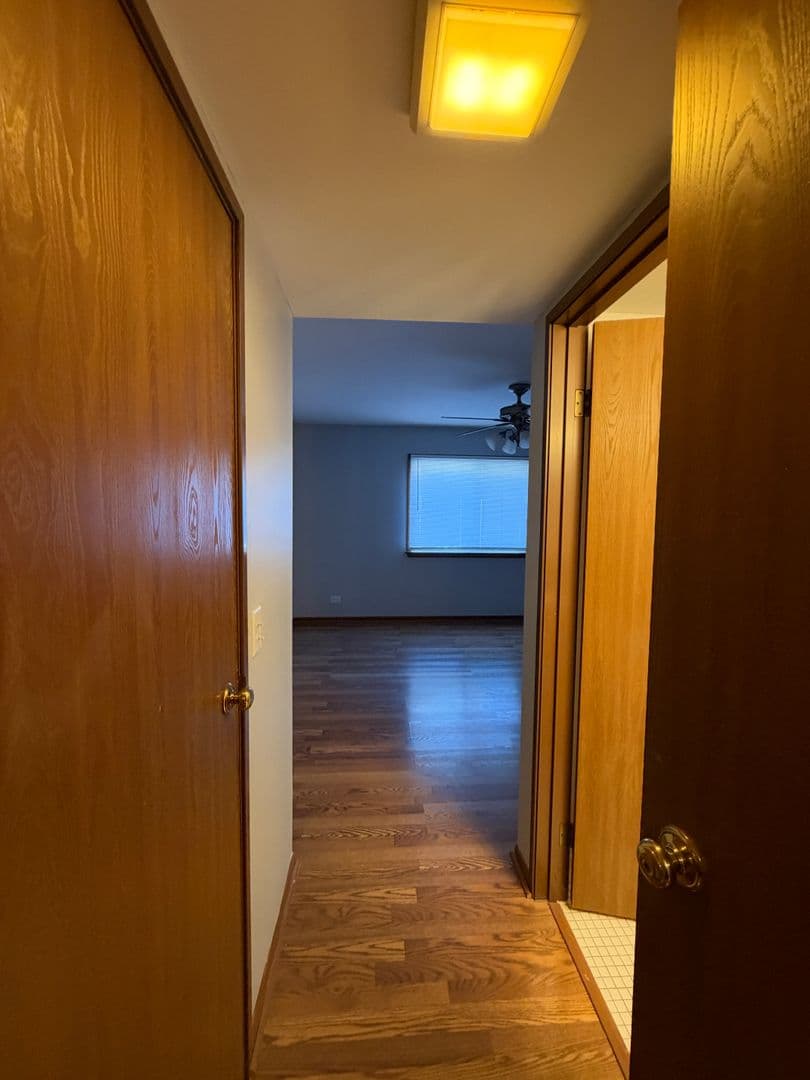 Des Plaines Apartment: 493 Leslie Ct Apt 102