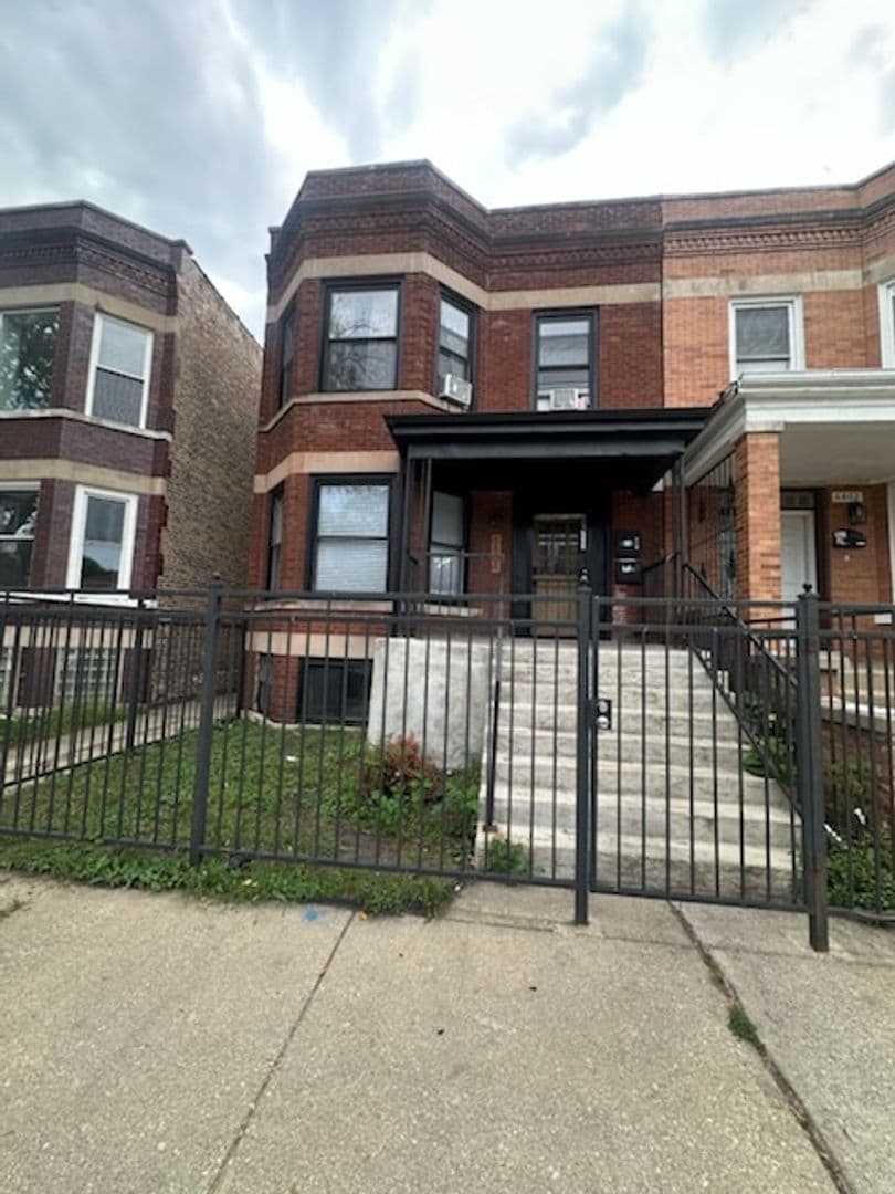 Chicago Apartment: 6804 S Champlain Ave