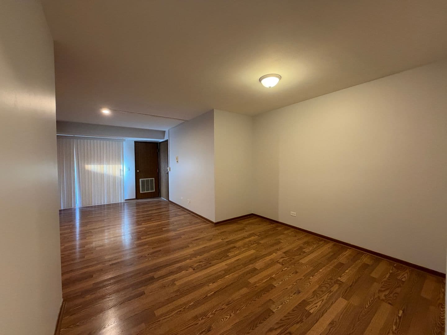 Des Plaines Apartment: 493 Leslie Ct Apt 102