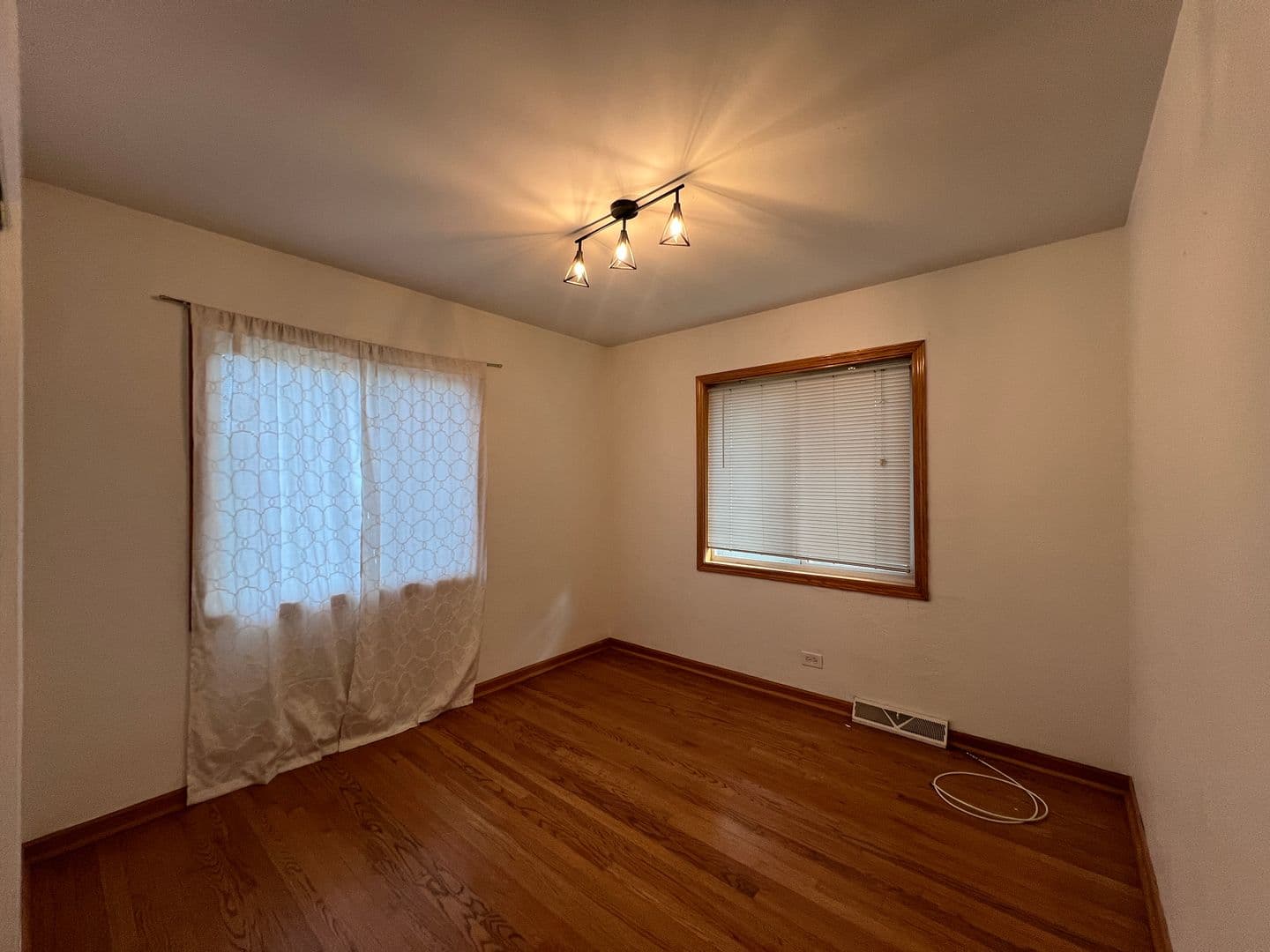 Glenview House: 403 E Lake Ave