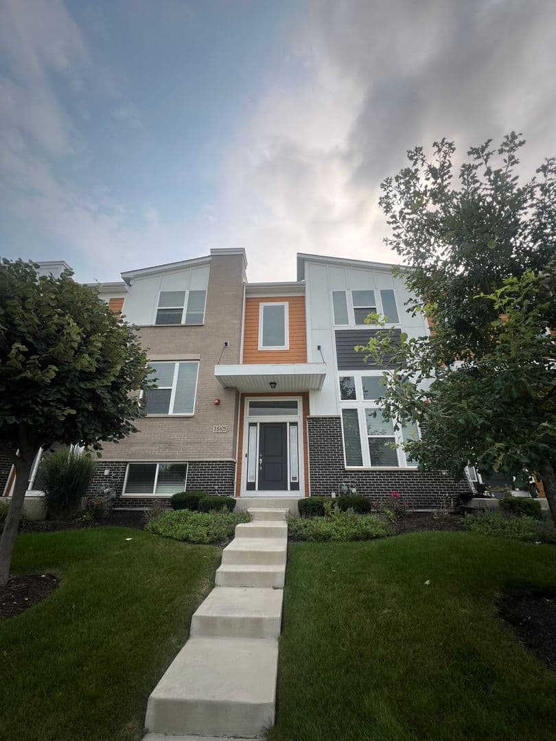 Warrenville House: 3s625 Camden St