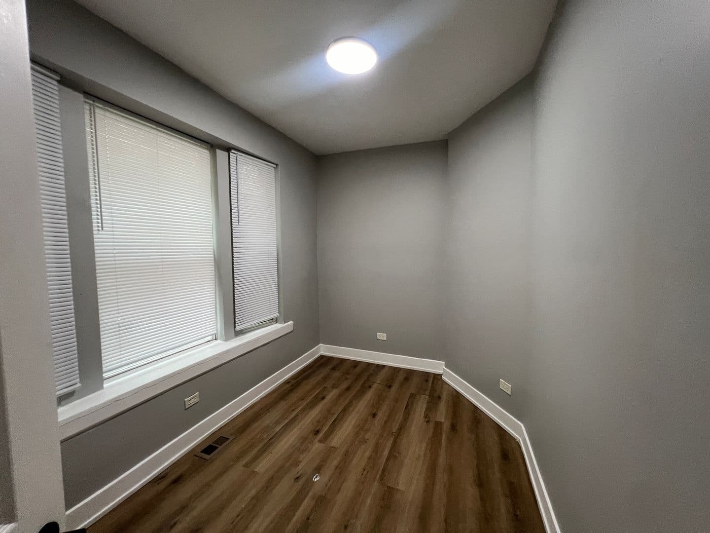 Chicago Apartment: 6804 S Champlain Ave