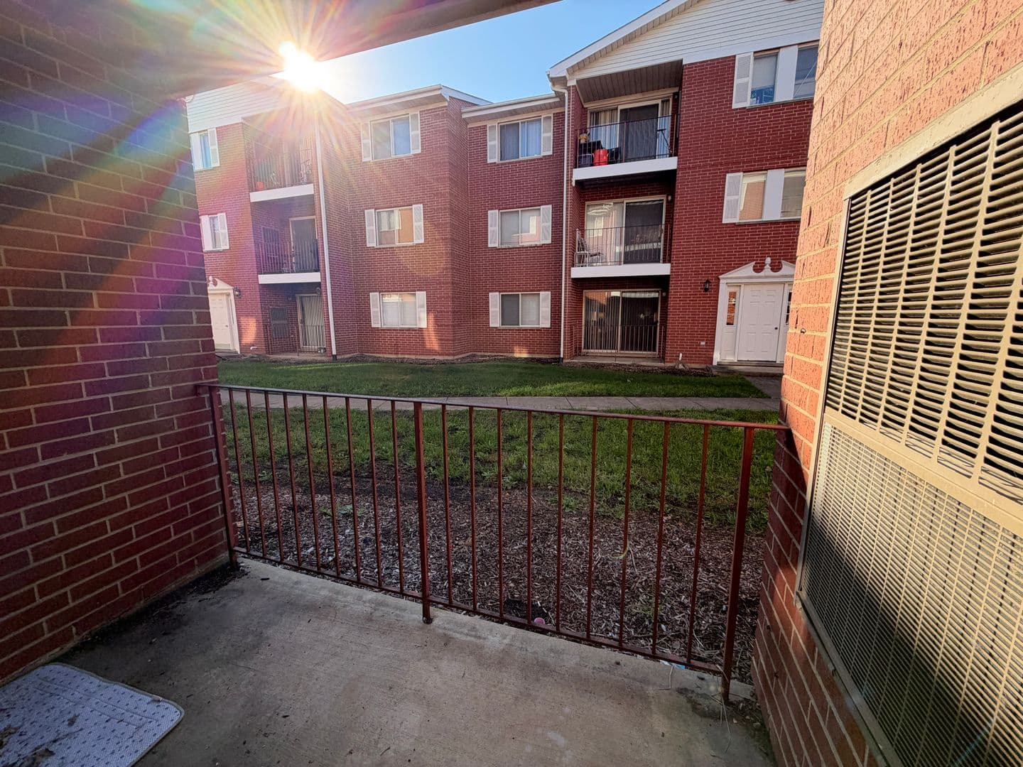 Des Plaines Apartment: 493 Leslie Ct Apt 102