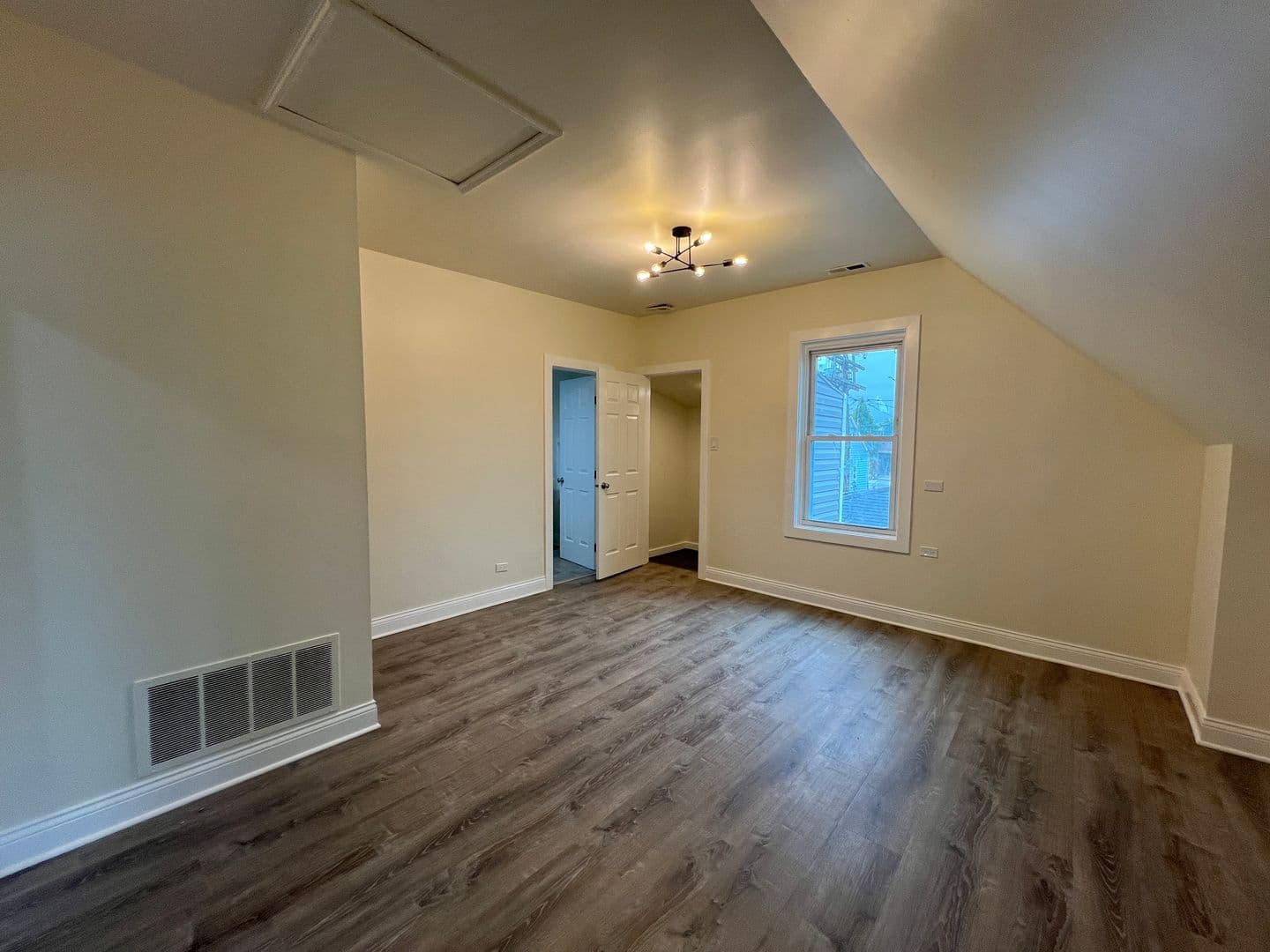 Lansing House: 3427 Lake St