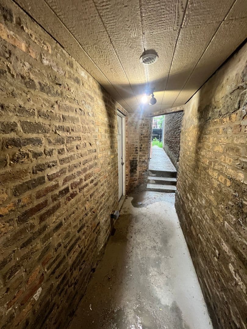 Chicago Apartment: 4434 W Monroe St