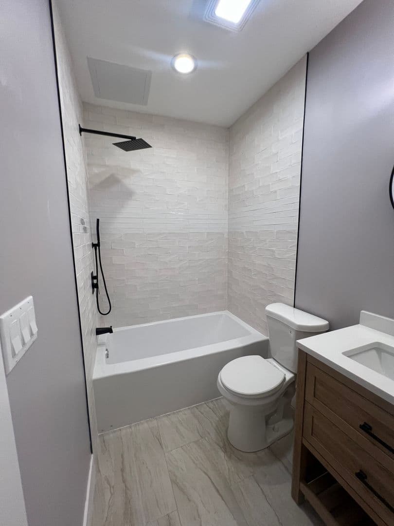 Chicago Apartment: 4434 W Monroe St