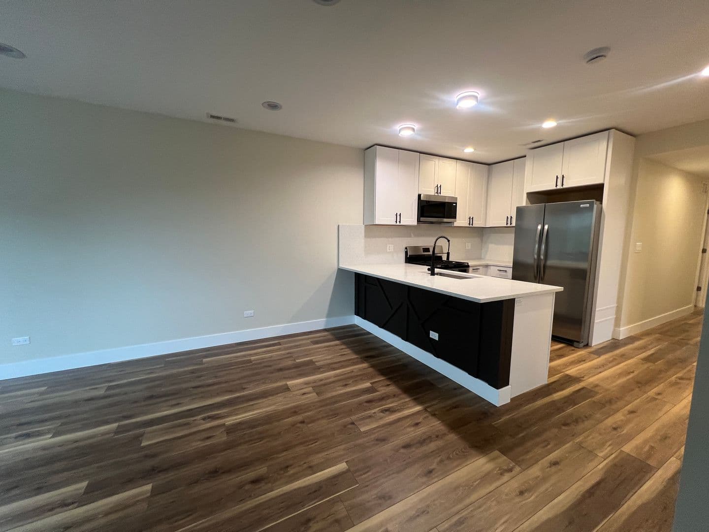 Chicago Apartment: 4434 W Monroe St