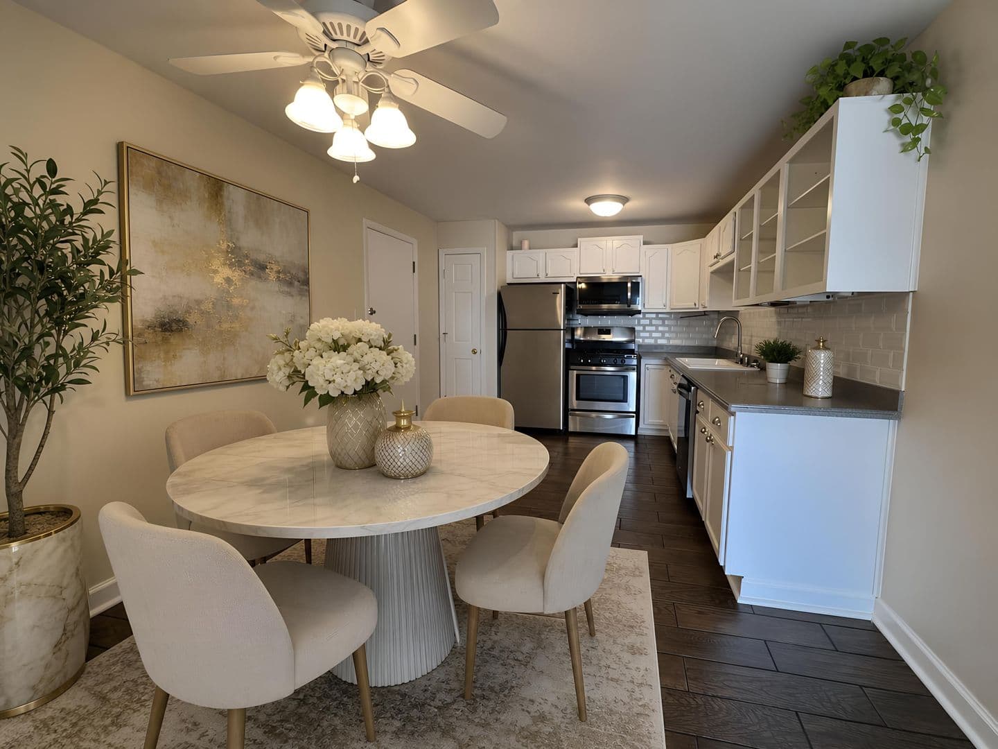 La Grange House: 355 Bluff Ave