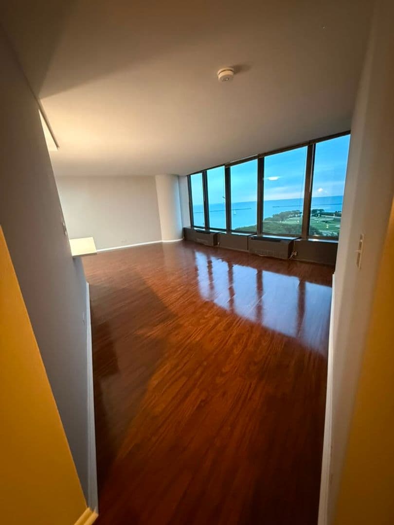 Chicago House: 505 N Lake Shore Dr.