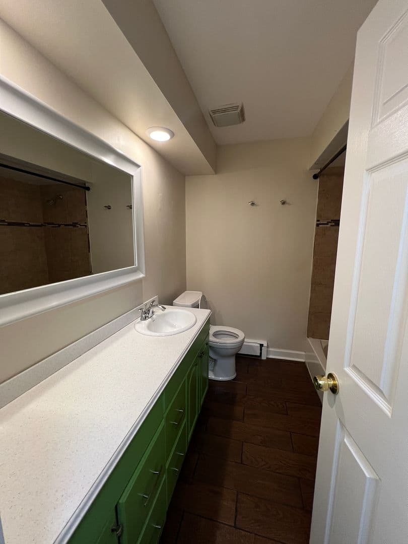 La Grange House: 355 Bluff Ave