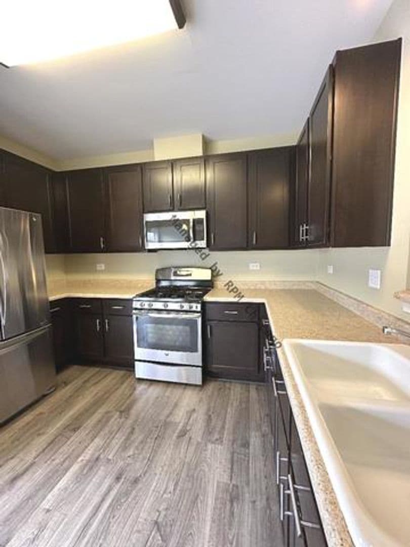 Cary House: 649 Cary Woods Cir