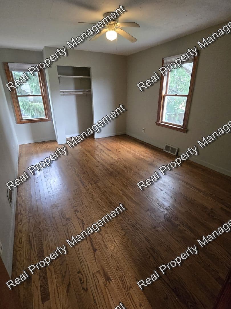 Hammond House: 7230 McCook Ave