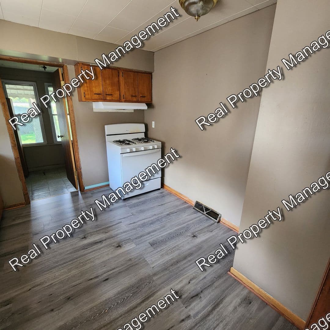 Hammond House: 7428 McCook Avenue