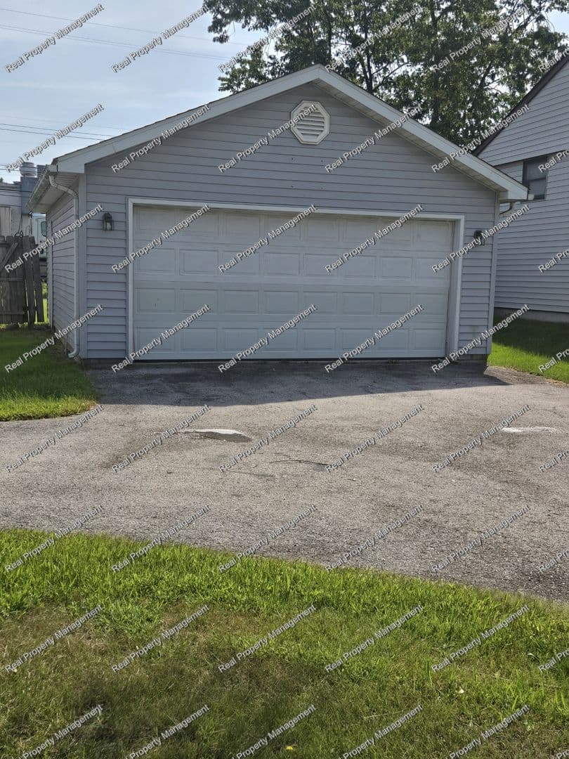 Merrillville House: 3733 W. 80th Ave