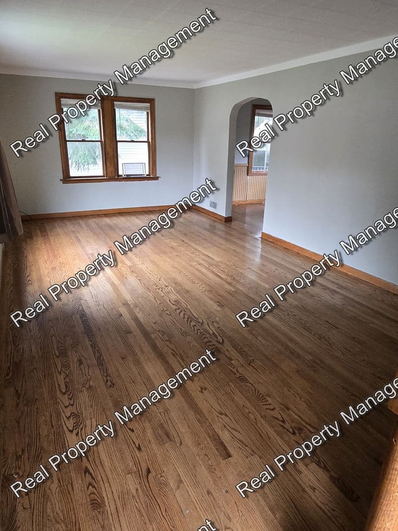 Hammond House: 7230 McCook Ave