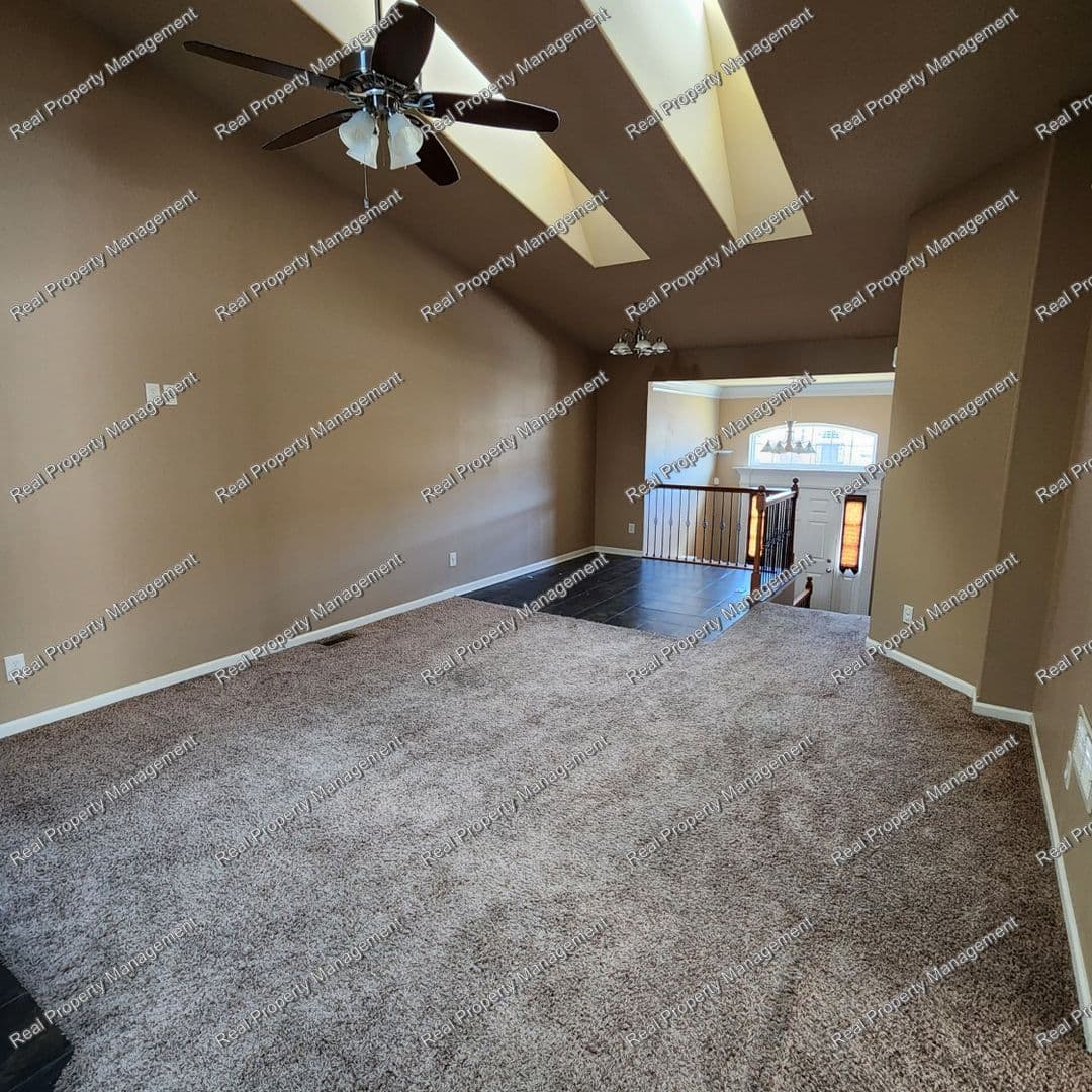 Winfield House: 11218 Pike Place