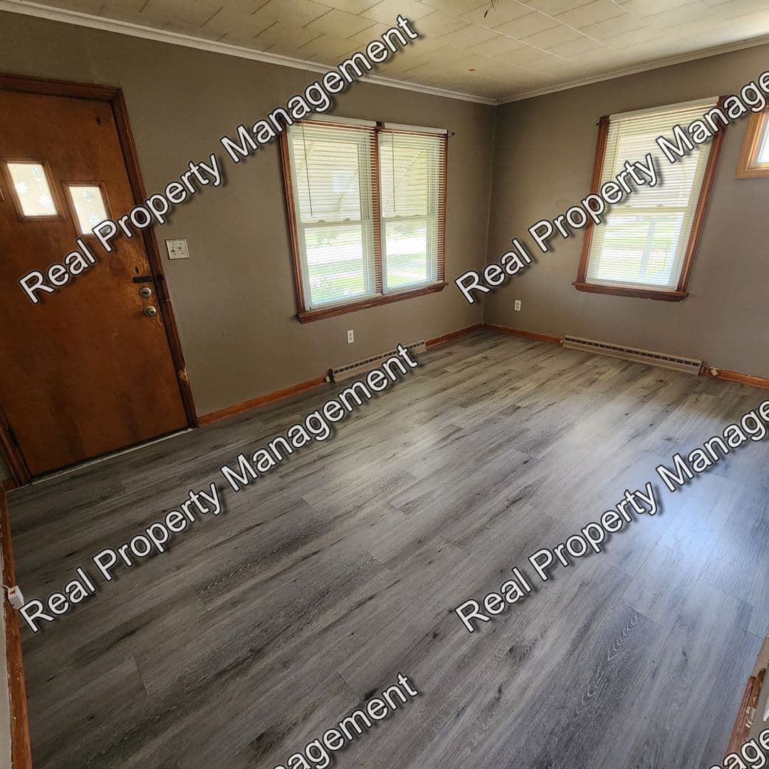 Hammond House: 7428 McCook Avenue