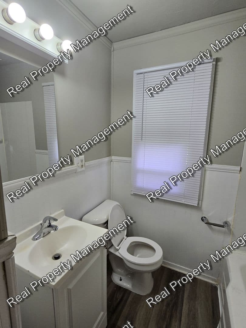 Hammond House: 7230 McCook Ave