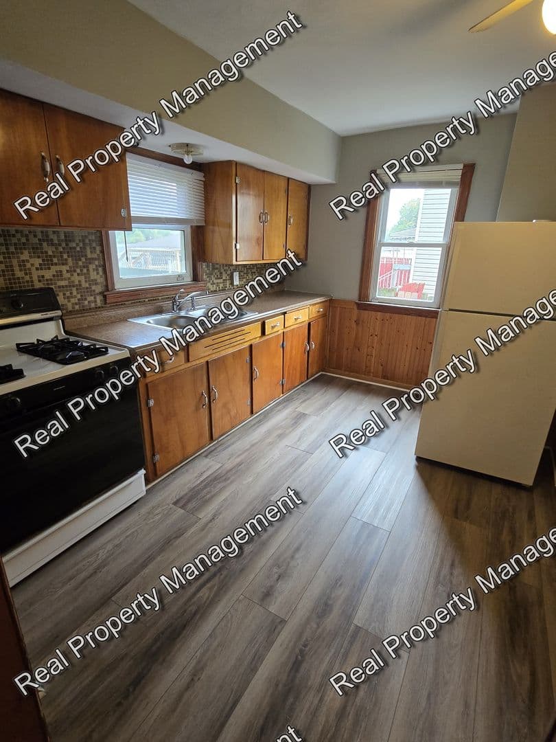 Hammond House: 7230 McCook Ave