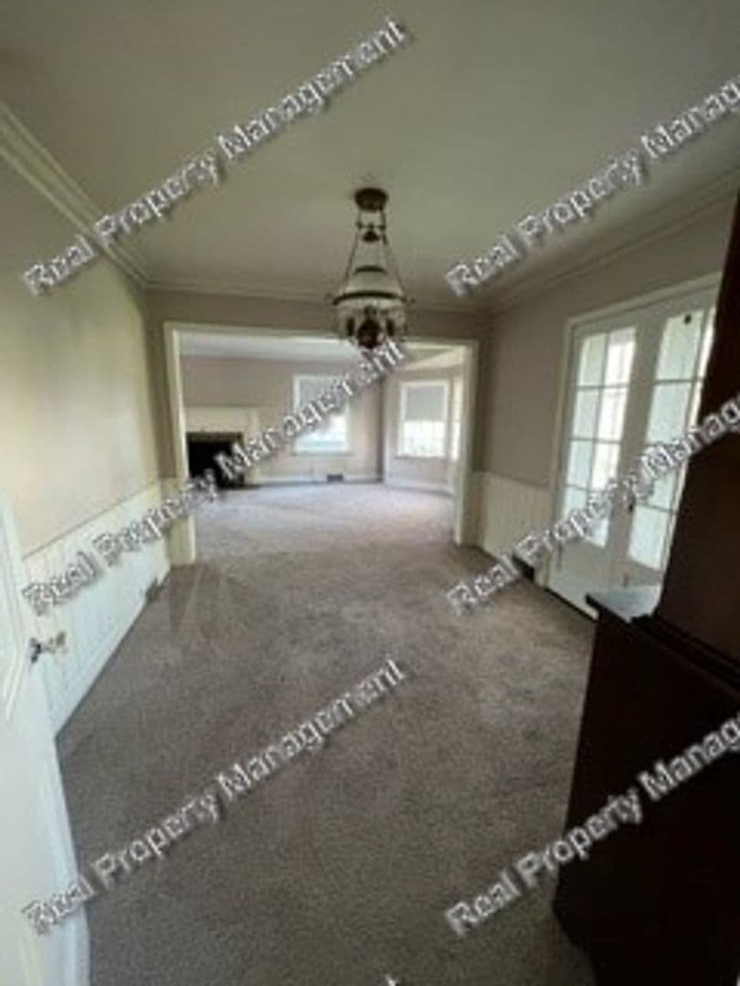 Crown Point House: 141 N. Grant Street