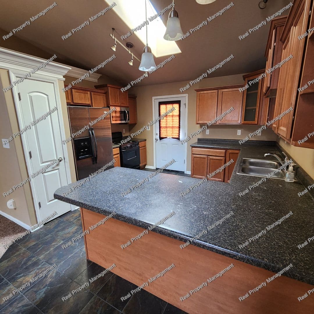 Winfield House: 11218 Pike Place