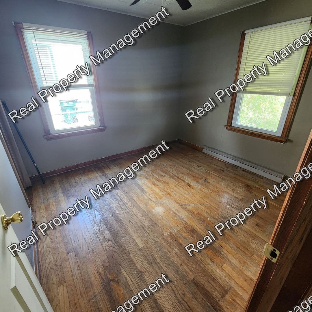 Hammond House: 7428 McCook Avenue