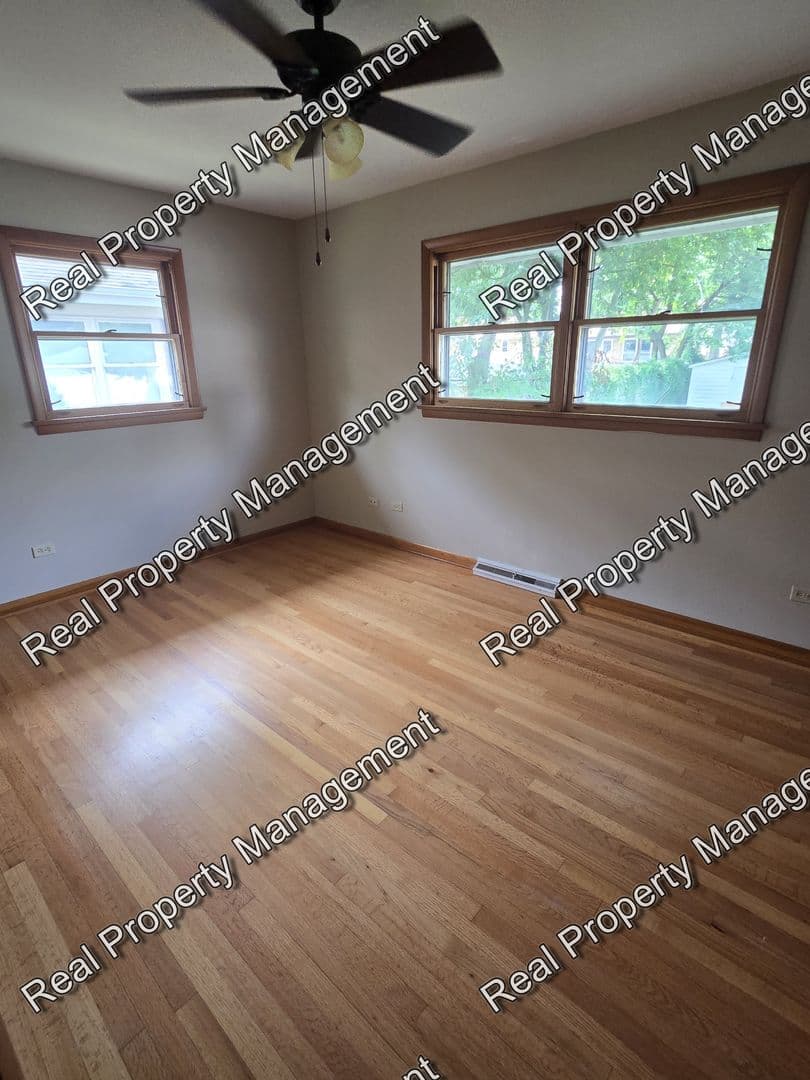 Munster House: 8118 Monroe Ave