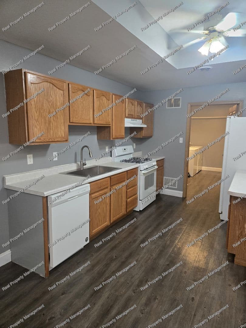 Crown Point House: 10706 Pike Street