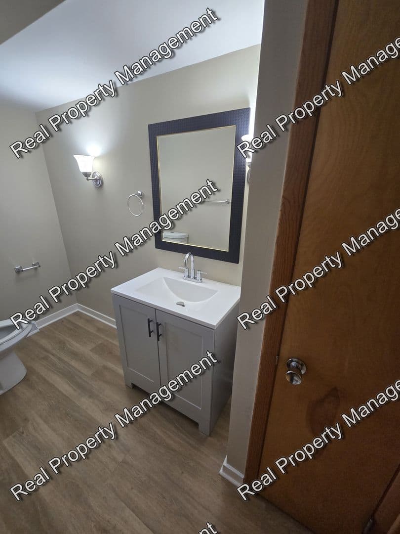 Munster House: 8118 Monroe Ave