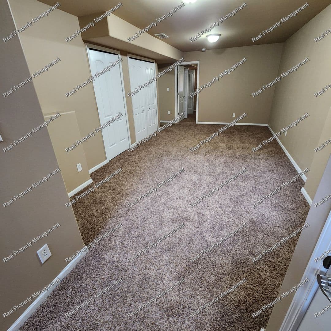 Winfield House: 11218 Pike Place