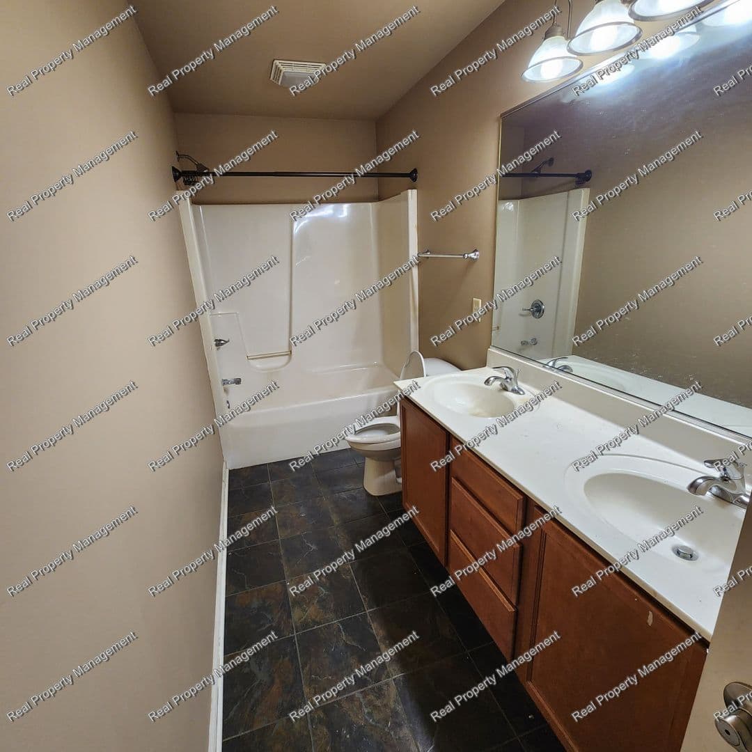 Winfield House: 11218 Pike Place
