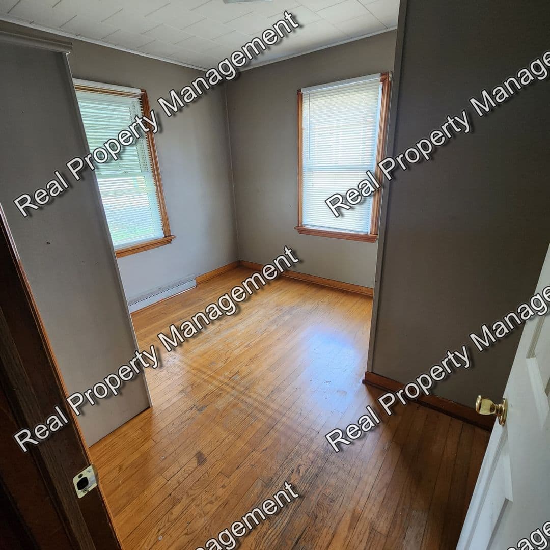 Hammond House: 7428 McCook Avenue