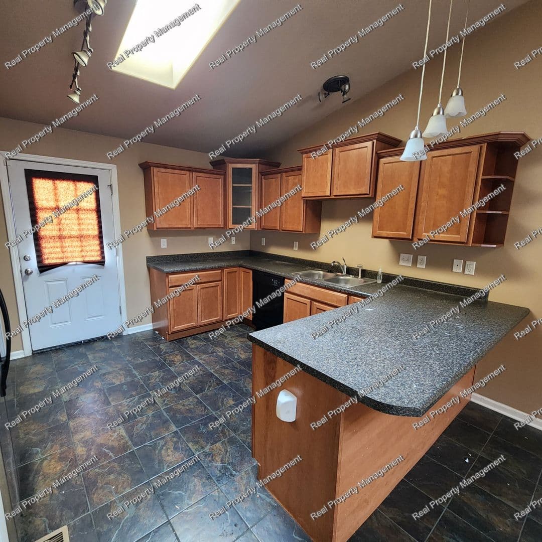 Winfield House: 11218 Pike Place