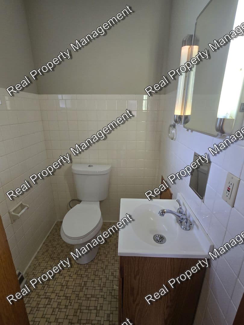 Munster House: 8118 Monroe Ave