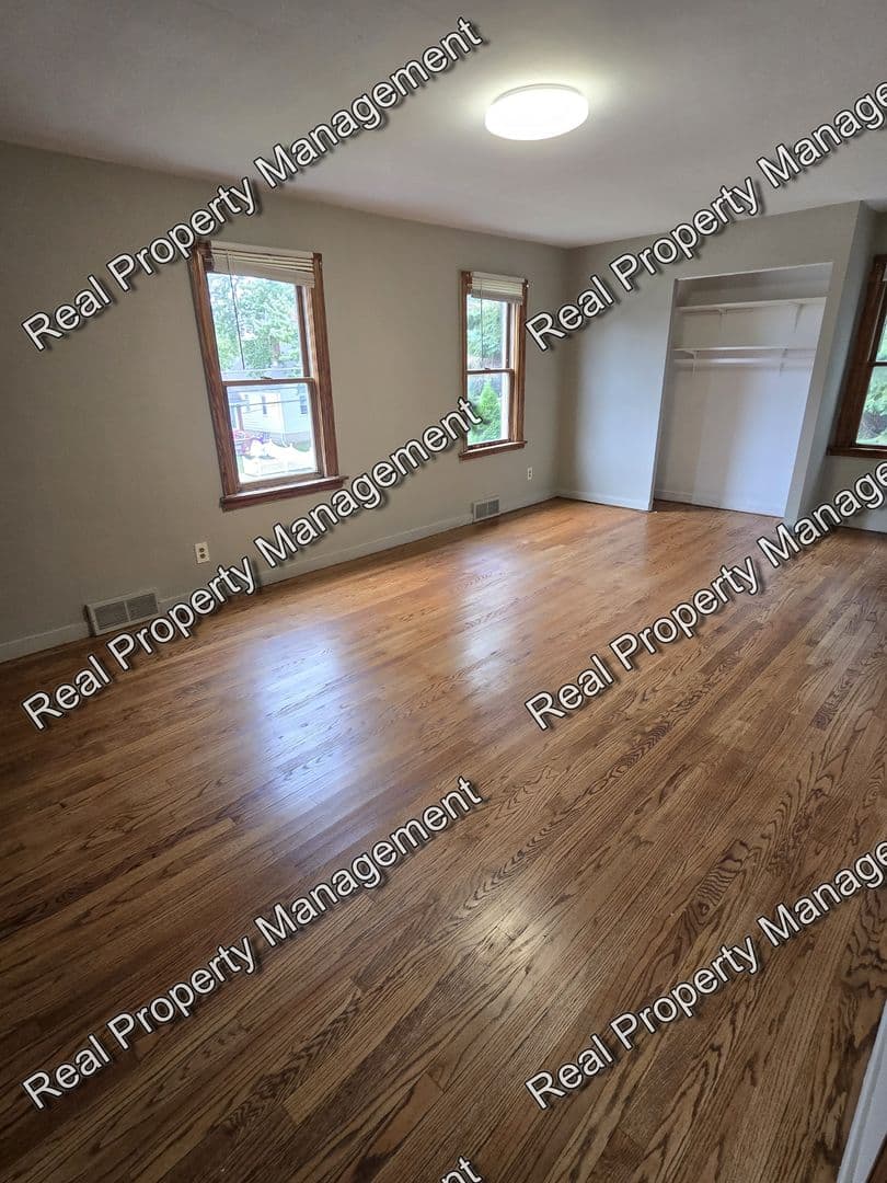 Hammond House: 7230 McCook Ave
